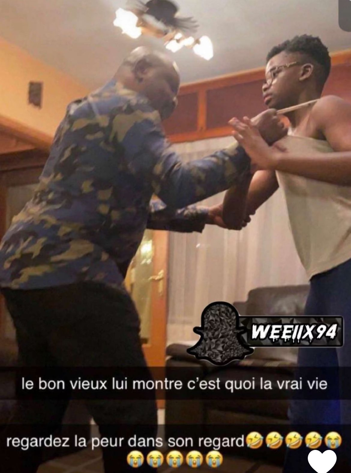Le bon vieux lui montre c'est quoi la vraie vie