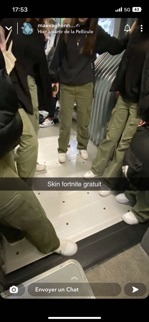 Skin fortnite gratuit bus tram, même pantalon