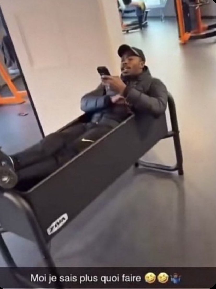 Moi jsais plus quoi faire fresh la douille couché dans un bac basic fit