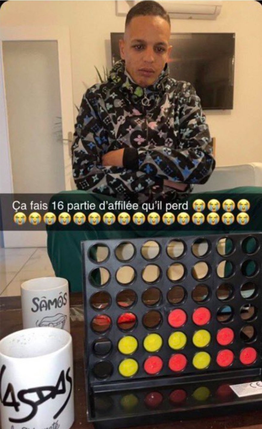 Ça fait 16 partie d'affilée qu'il perd, puissance quatre 4