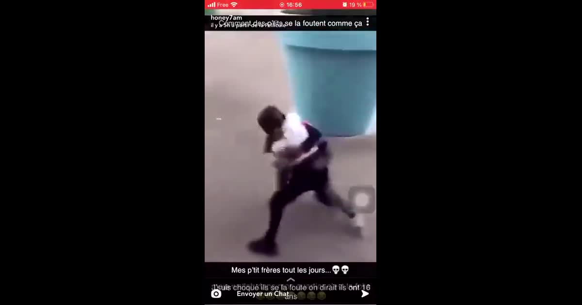 Bagarre de petits comment des petits se la foutent comme ça