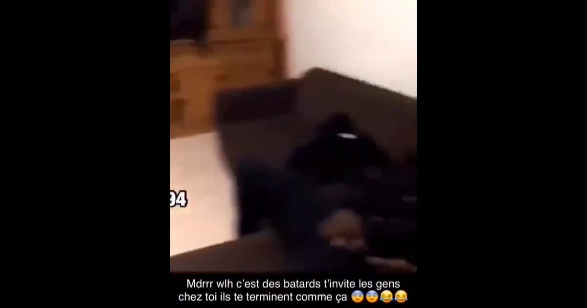 Des velos en l'air des chaises sur les murs des chaise ba kuti kuti de la merde une television