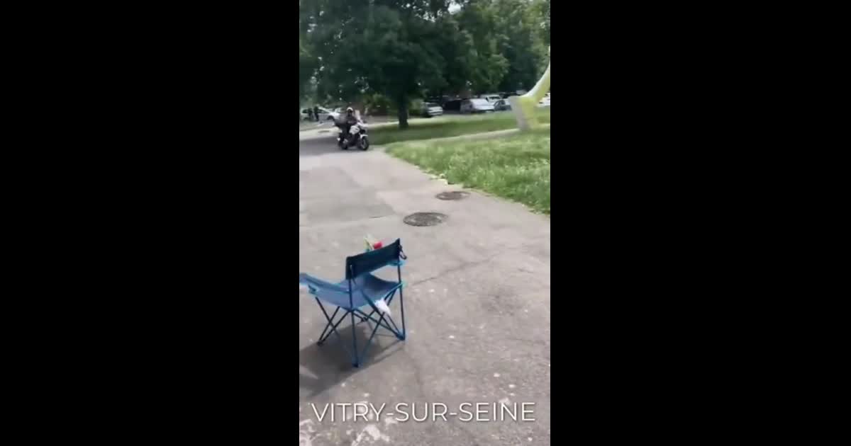 Regardez moi lui il est tout fâché fin de contrôle tout ca pour ca controle de police