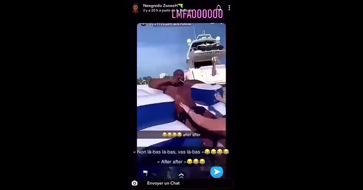 Rousse qui a très faim sur un bateau avec un noir after after photo fume yacht va la-ba va la bas pourquoi tu la ramené elle