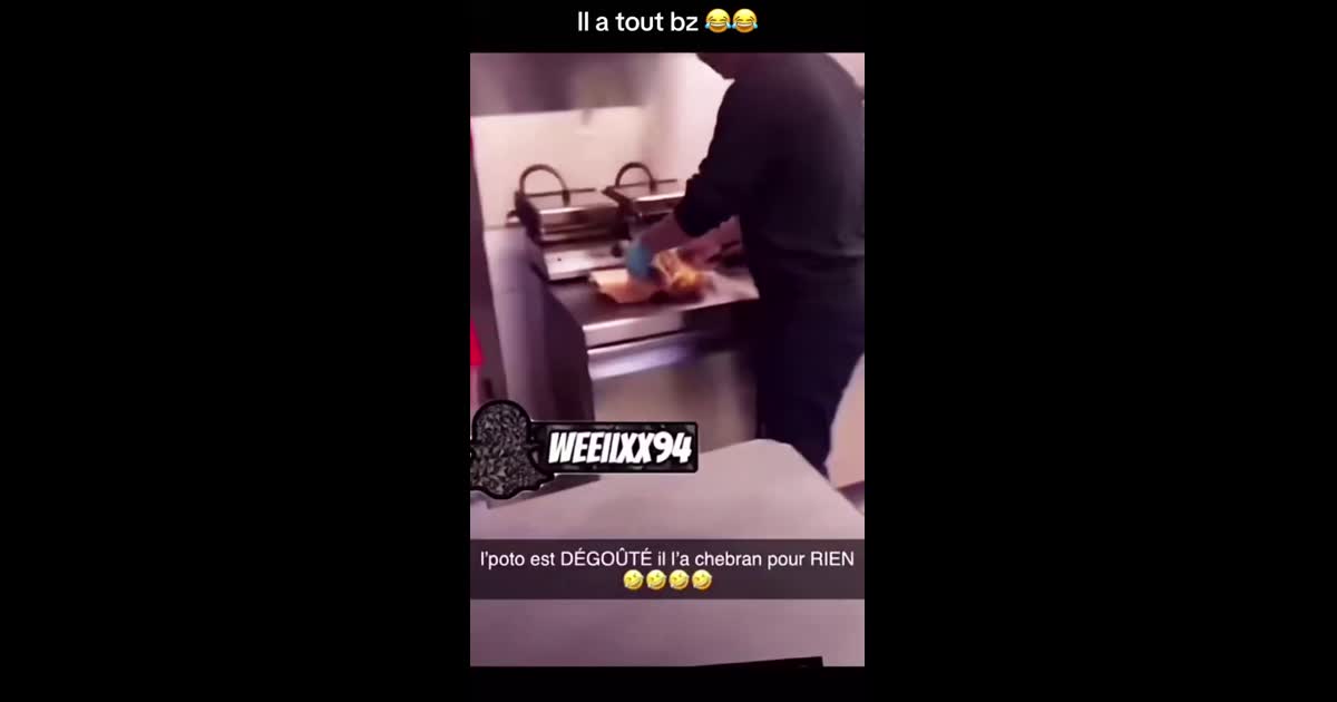Met mes sauces sur le grec il a tout bz  il l'a trop saucé