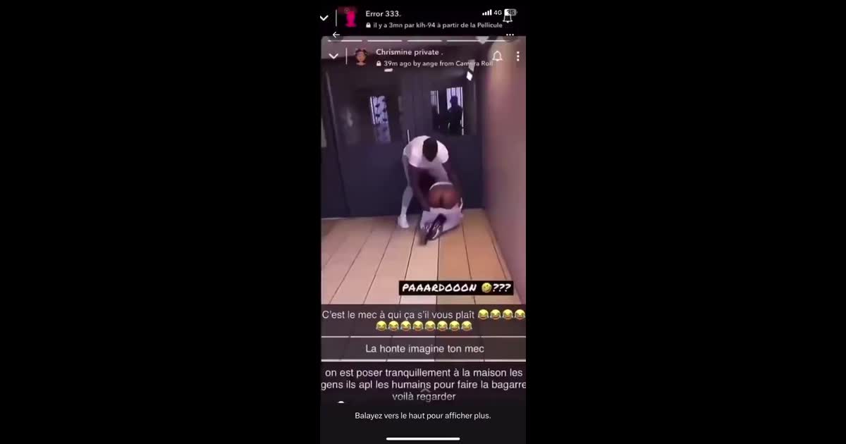 Humiliation dans le hall plus fessées